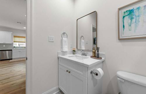 New Breezy Cottage - King Bed - Mini-Golf - Park - Foto 27