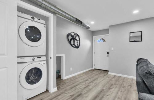 Cozy 2BR Escape close to Dining and Nightlife with WiFi - Foto 16