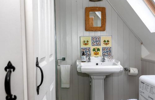 Charming 2BD Cottage in the Heart of Kingham! - Photo 15