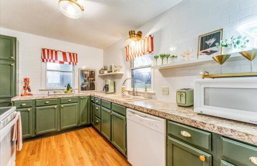 A Retro Retreat for Shaken or Stirred Memories - Foto 1