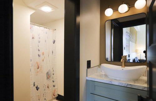 Chic Queen Apartment At The Victorian Unit A - Foto 11