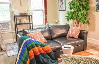 Chic 4BR Dwelling with Backyard in Philadelphia - Foto 34