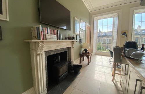 Georgian 4 Bedroom 3 Bathroom New Town Apartment - Foto 6