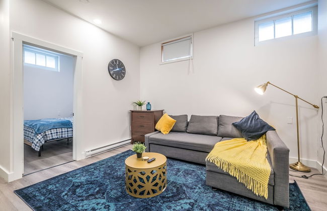 Spacious Newly Renovated 1 Bedroom Suite - Photo 21