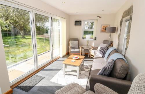 Min-y-rhos - Photo 12