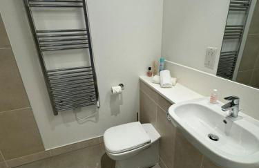 Bright, Modern Apartment with Great Views - Foto 11