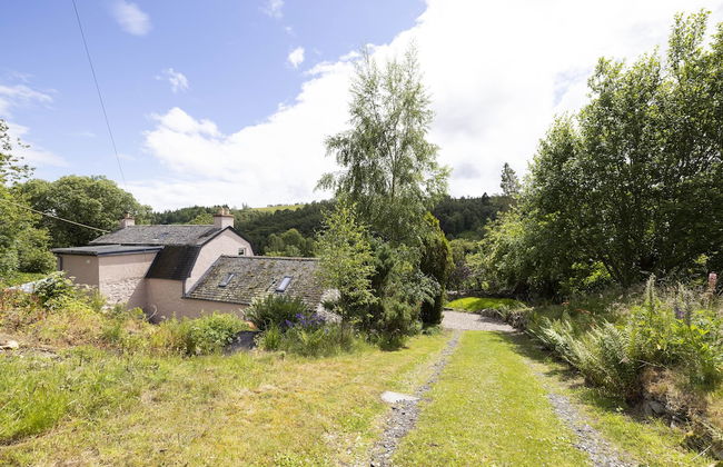 JOIVY Exceptional Cottage W/ Stunning Country Views - Photo 54