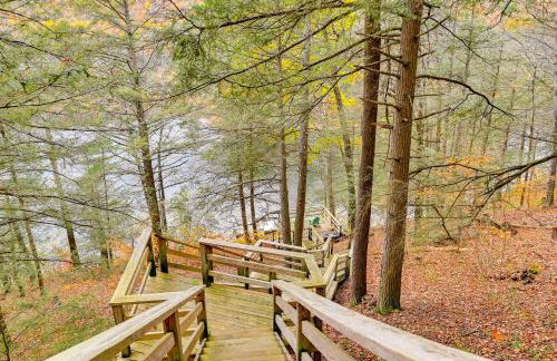 Great Barrington Lakeside Getaway with Kayak and Grill - Foto 38