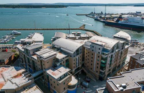 Reflections - Balcony Views of Poole Harbour - Photo 18