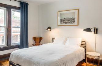 Luxe Mid-Century Styled Historic Townhouse #1 - Foto 32