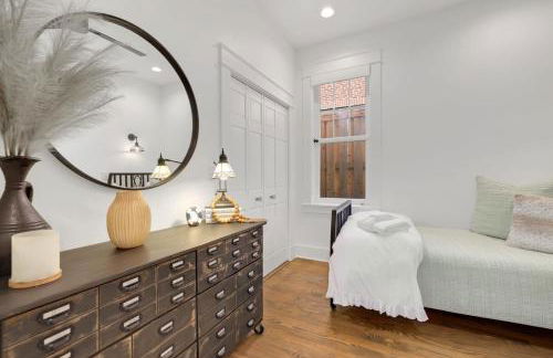 Tovey House-Walk to Downtown and Campus - Photo 39