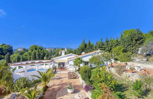 Private Heated Pool, Jacuzzi & 1225m2 garden in Villa Cipreses - Photo 21