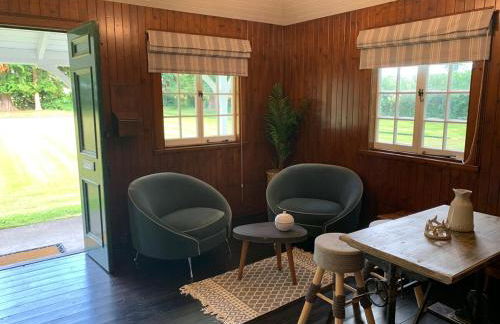 Couples Unique Stay in Bowling Club newly upgraded - Photo 3