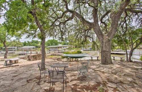 Possum Kingdom Lakefront Home with Patio and Dock! - Foto 3