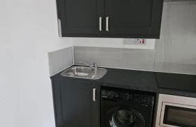 Spacious 2B Apt Zone 2 sleeps 4 F5 - Photo 15