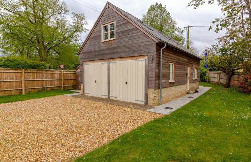 Idyllic village, gateway to the Cotswolds, nr pub - Photo 8