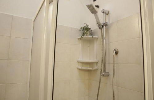 Midnight blues for 3 people near the airport - Foto 22