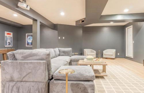 8BR Luxury Maplewood Manor, Hot Tub & Fire Pit - Foto 68