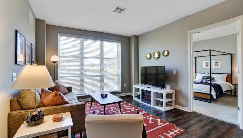 The Urban Oasis Garage Parking Walk-In Shower - Foto 5