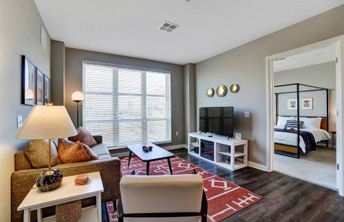 The Urban Oasis Garage Parking Walk-In Shower - Foto 5