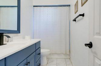 Lounge Area Office Fenced Yard Near It All - Photo 30