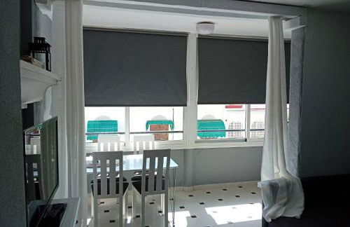 Studio with pool and sunrise view at 10 min beach walk - Foto 8