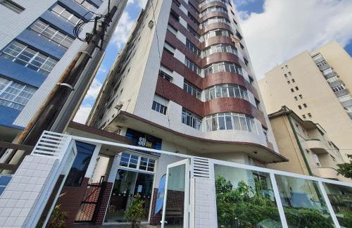 Apto frente à praia, aconchegante, vista lateral pro mar! - Foto 1