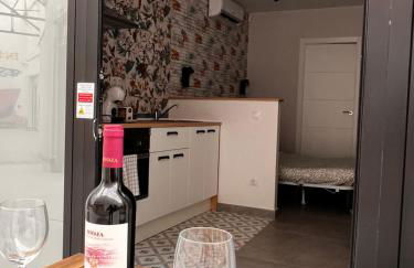 R8 Trabajo y Descanso Premium Junto a Metro Madrid - Photo 18