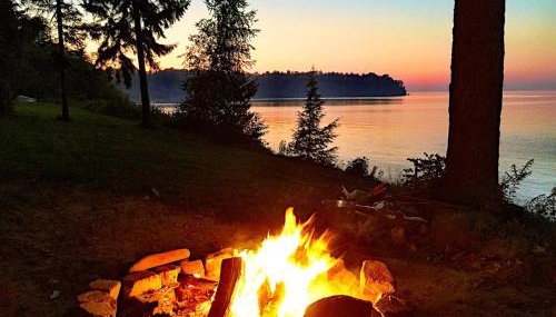 Lakefront Pine Cottage Hot Tub & Fire Pit - Foto 4