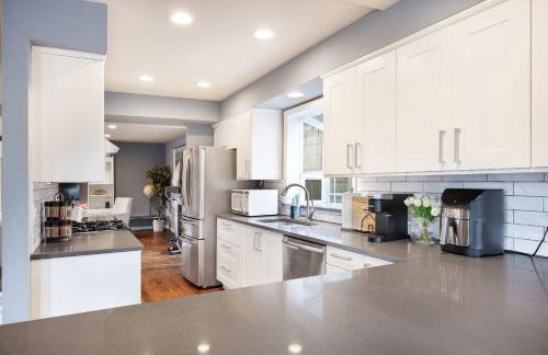 Stylish 3BR Home EV Outlet Near Light Rail - Foto 16