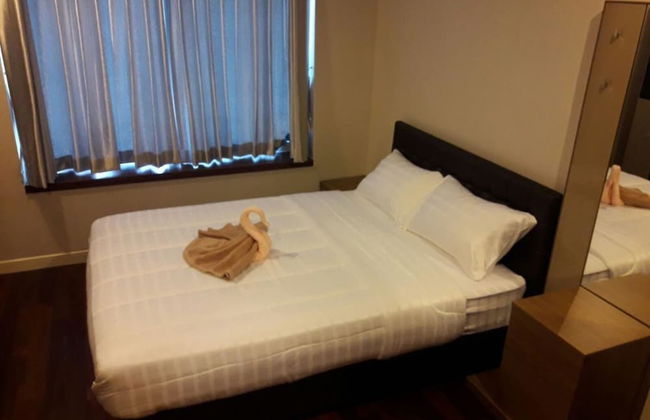 High Floor near Petchaburi MRT - Photo 1