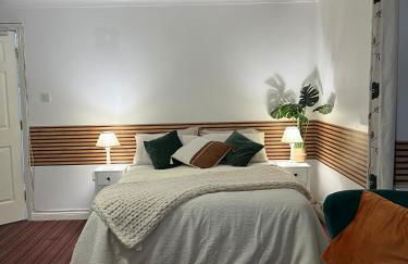 The Wavers Ideal for airport links NEC JLR - Foto 1