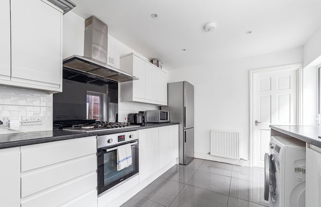 Spacious & Chic 3bed House in London - Photo 30