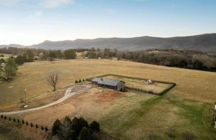 Luxe, Mountain VIEWS, Sauna, HotTub, Pups - Foto 37