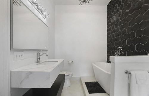 Family-Friendly 5BR | Sleeps 15 | 3 mins Downtown! - Foto 47