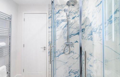 2 Bed Elegant home with Parking in Harlow - Foto 34