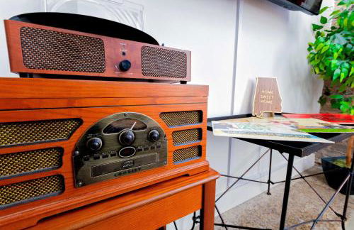 Theatre Retreat 2 Bedroom Loft - 1 Blk from Theatres - Foto 6