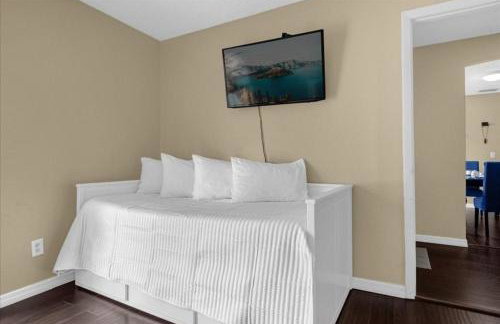 5Bd 2 Bath with Gameroom & Pool 1 story House - Foto 13