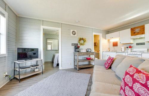 Lake Views and On-Site Hiking Cape Fair Cottage - Foto 7