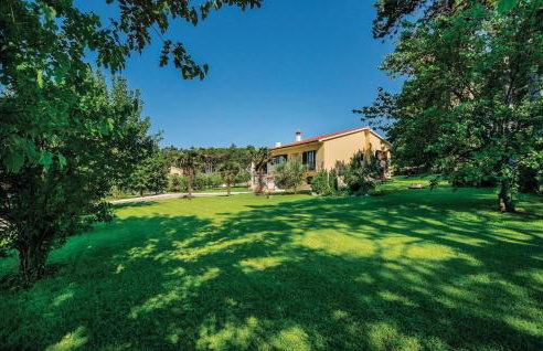 3 Bedroom Cozy Apartment In Nedescina - Foto 7