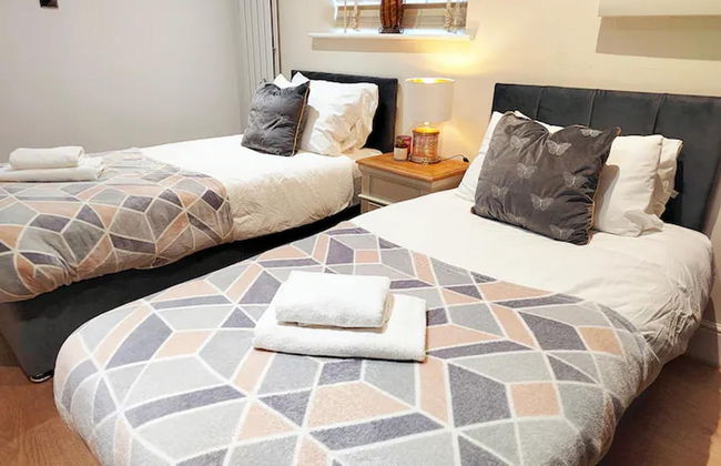 The Ayres House 2-bed Apartment in Cambridge - Photo 1