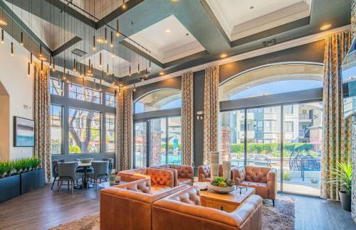 Elegant 1BD King Bed, Pool, Hot Tub, Gym, Parking - Photo 11