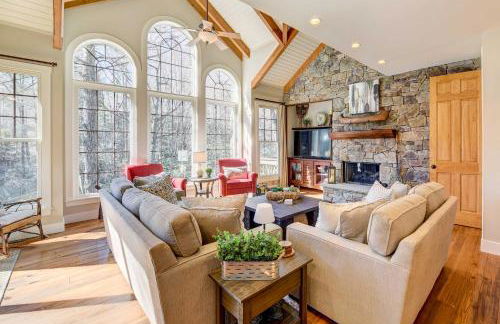 Lake Access and On-Site Creek Lake Toxaway Home! - Foto 4