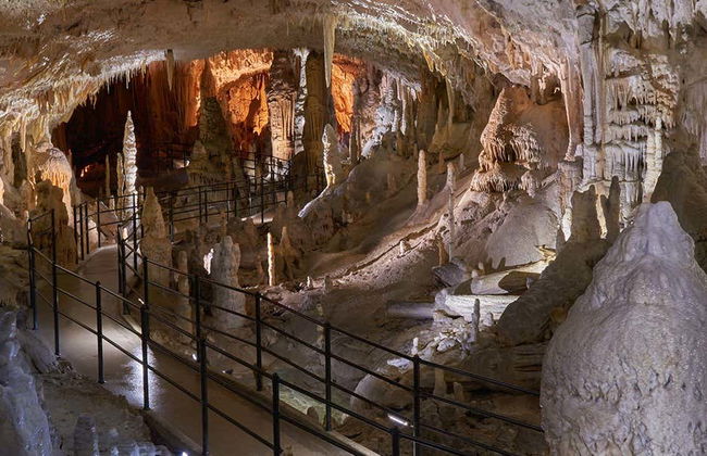 Postojna Cave & Predjama Castle Day Trip - Foto 1