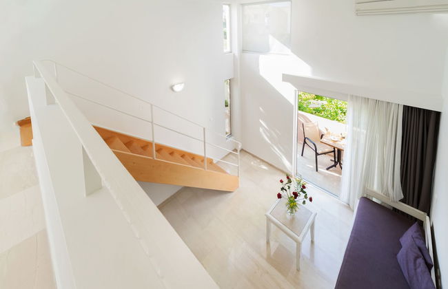 Lotus Hotel Apartments - Photo 4