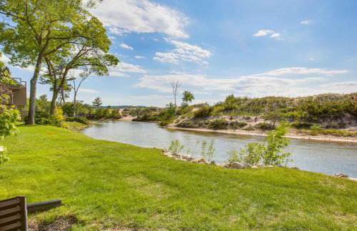 Glen Arbor Riverfront Retreat Steps to Beach! - Foto 17