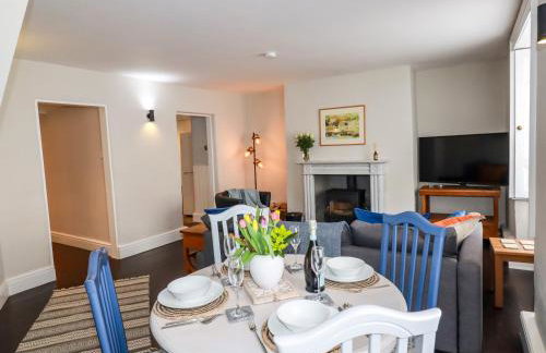 Carew House Cottage - Photo 7