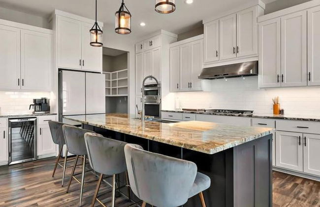 New Luxury Texas Farmhouse - Photo 43