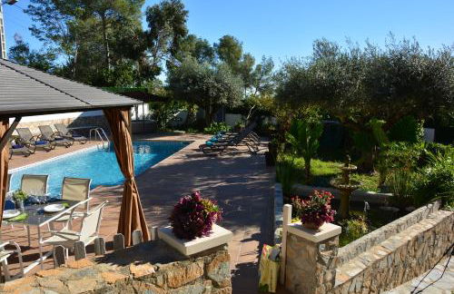 Villa Lluna Sitges 15 minutes drive from Sitges Swimming pool XXL 16 people - Foto 14