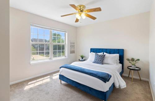 Quiet Suburban Home with Art Deco Flair - Foto 13